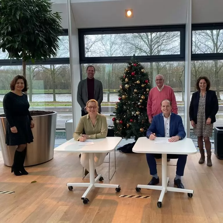 Ondertekening Laden op Zon