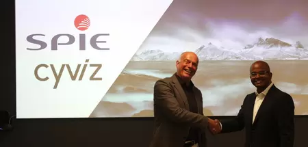 Oscar en Anand bij de opening